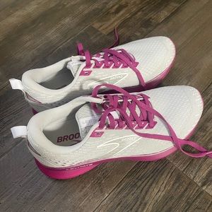 Brooks levitate 5 running shoe